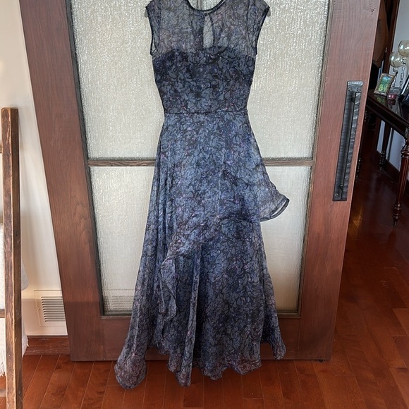 nha khanh
Cindy Cascade Gown in size 2 - Picture 10 of 15